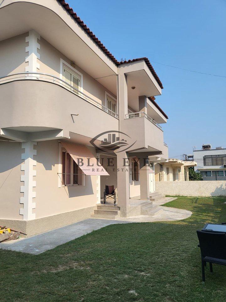 Vilë 2-Katëshe për Shitje në Plazh – Pranë Kompleksit Kasa