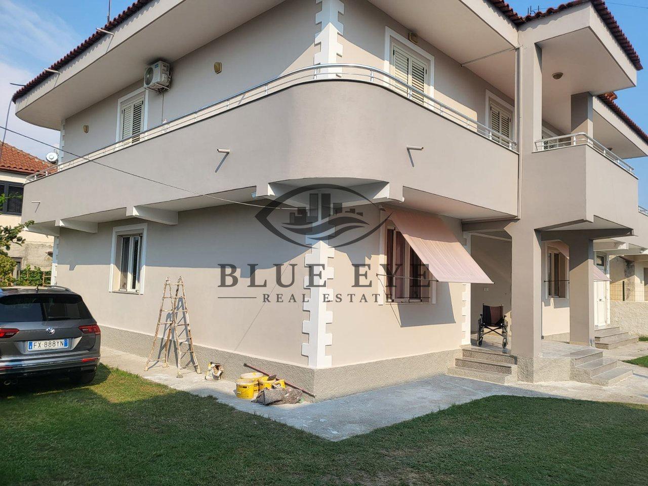 Vilë 2-Katëshe per Vendite in Spiaggia – Vicino al Complesso Kasa