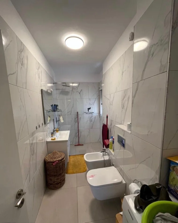 Tirane, vendesi appartamento 2+1 con balcone, Piano 8, 91 m², 215.000 € (SELVIA)