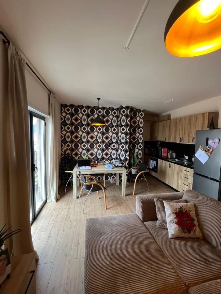 Tirane, vendesi appartamento 2+1 con balcone, Piano 8, 91 m², 215.000 € (SELVIA)