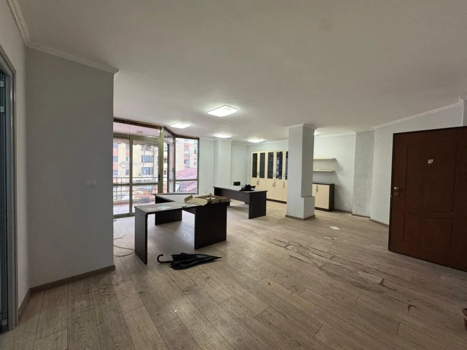 Tirane, vendesi appartamento 2+1 Piano 3, 103 m² 258.000 € (21 DICEMBRE)