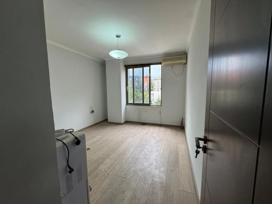 Tirane, vendesi appartamento 2+1 Piano 3, 103 m² 258.000 € (21 DICEMBRE)
