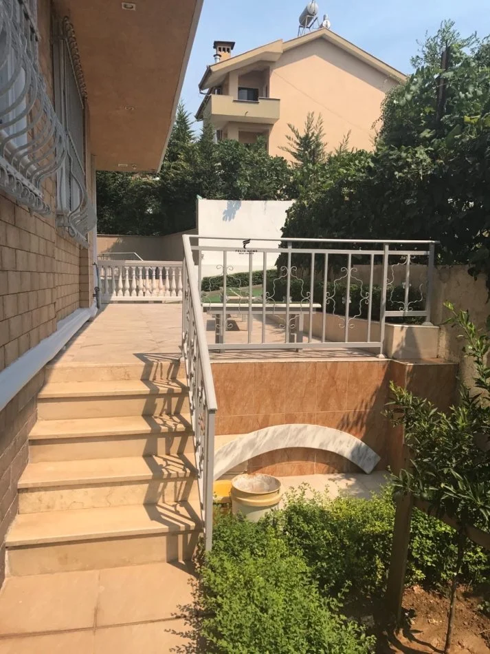Tirana, vendesi Villa 3 Piani, 585 m² 450.000 € (CODICE KAMEZ)
