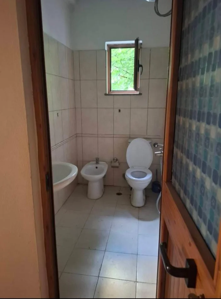 Tirane, vendo appartamento 4+1 Piano 2, 116 m² 245.000 € (Square 21)