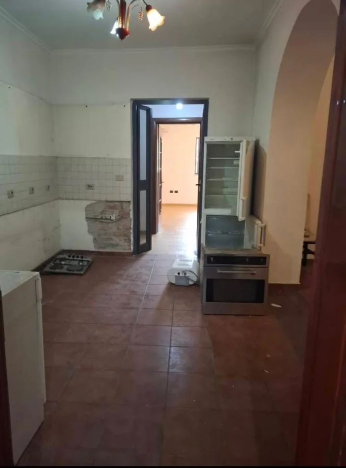 Tirane, vendo appartamento 4+1 Piano 2, 116 m² 245.000 € (Square 21)
