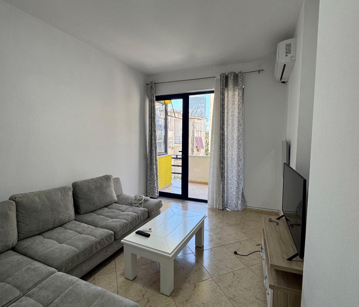 Appartamento in affitto con una camera da letto, Via Elbasanit