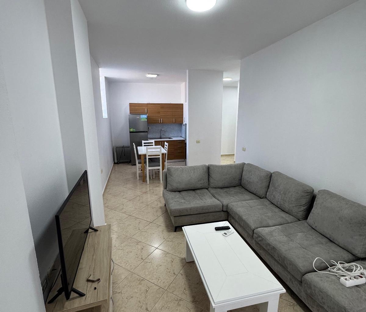 JEPET APARTAMENT ME QERA 1+1, RRUGA E ELBASANIT