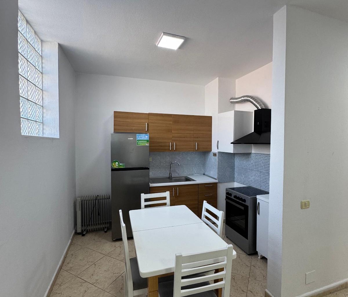 Appartamento in affitto con una camera da letto, Via Elbasanit