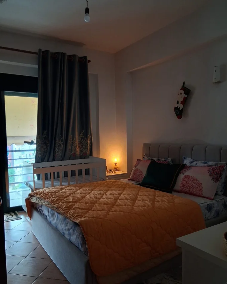 Tirane, vendesi appartamento 2+1 al quinto piano, 85 m², 160.000 € (Via Irfan Tomini)