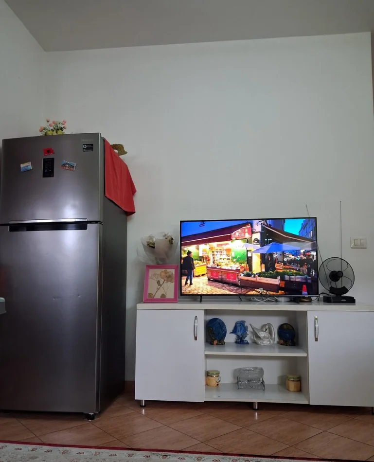 Tirane, vendesi appartamento 2+1 al quinto piano, 85 m², 160.000 € (Via Irfan Tomini)