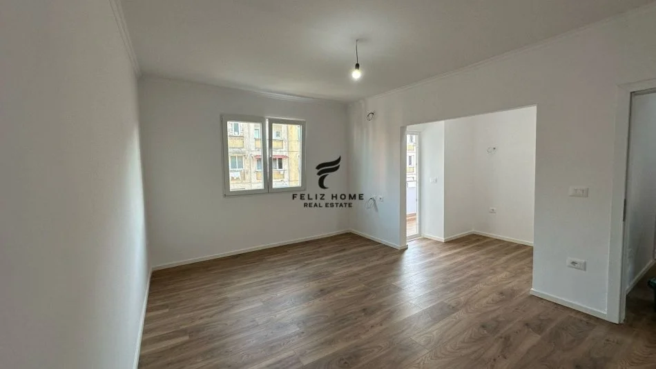 Tirane, shitet apartament 2+1+Ballkon Kati 4, 75 m² 148.000 € (RRUGA E KAVAJES)