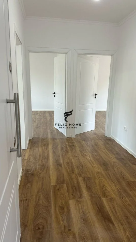 Tirane, appartamento in vendita 2+1+Balcone Piano 4, 75 m² 148.000 € (RRUGA E KAVAJES)