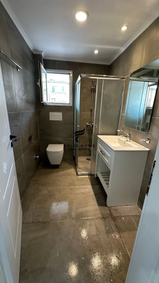 Tirane, appartamento in vendita 2+1+Balcone Piano 4, 75 m² 148.000 € (RRUGA E KAVAJES)
