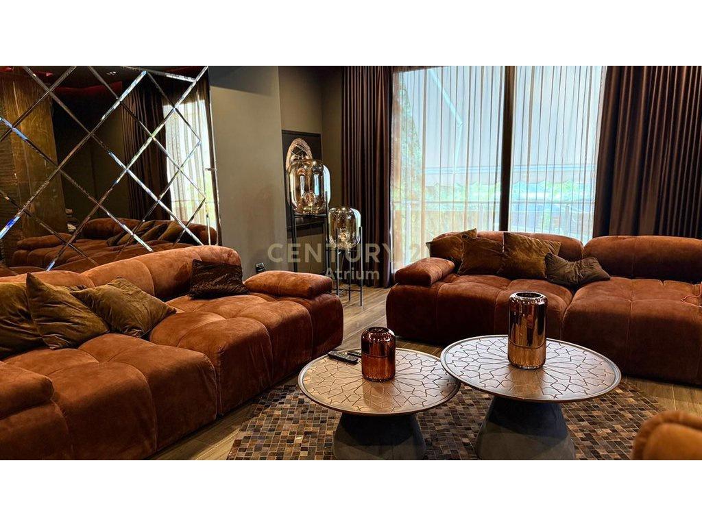 FOR RENT 3-STOREY VILLA AT THE AMERICAN VILLA!