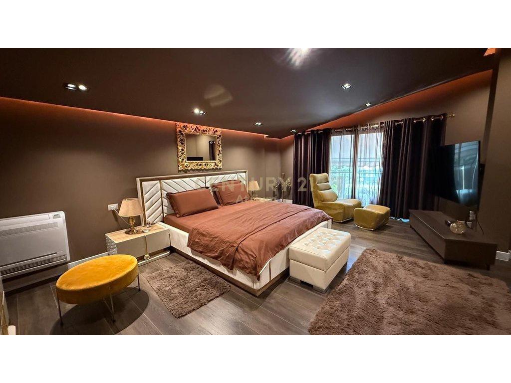 FOR RENT 3-STOREY VILLA AT THE AMERICAN VILLA!