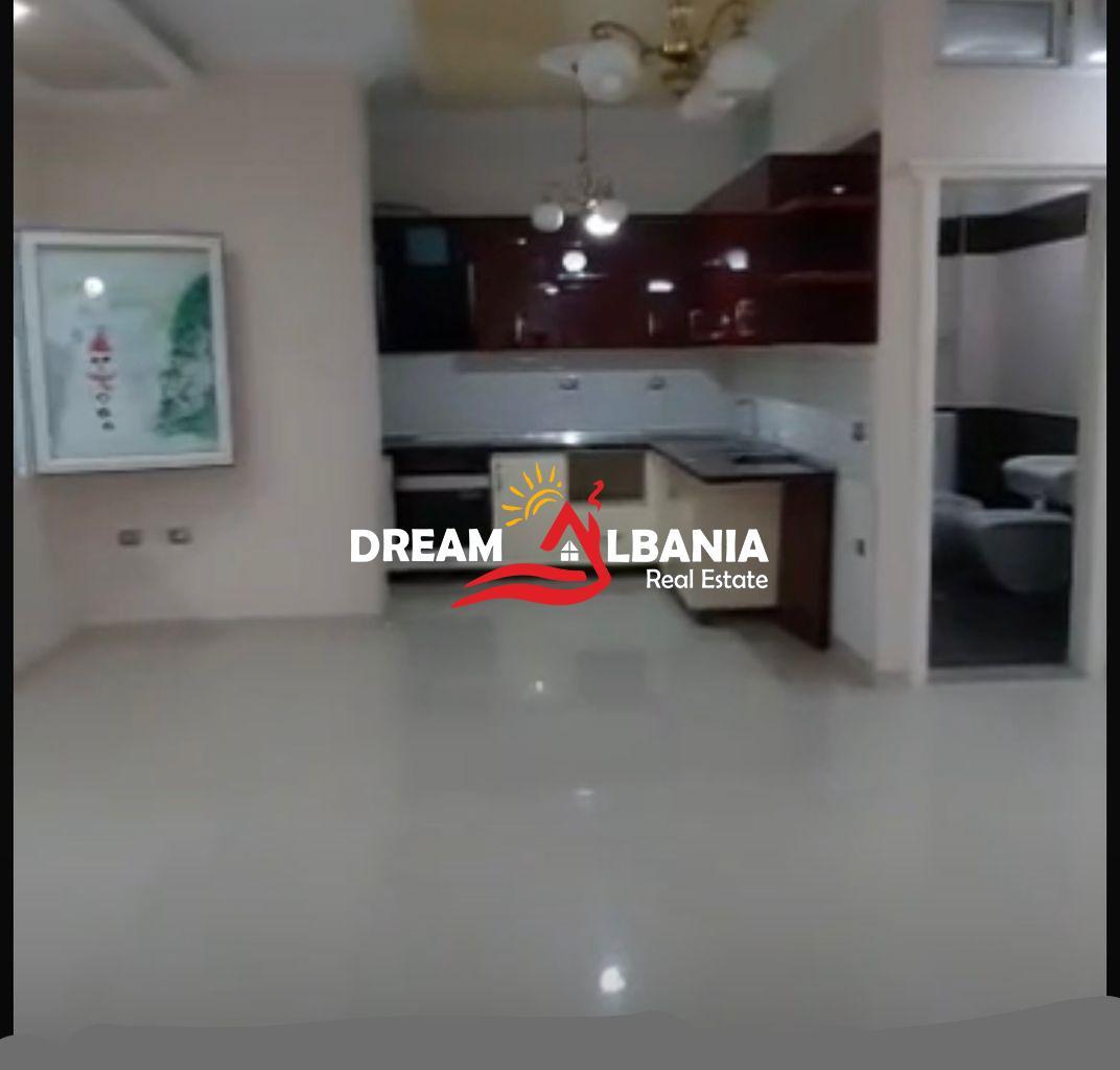 Jepet ambjent me qera ne zonen e 5 MAJ, Tirane(ID 42611406 )