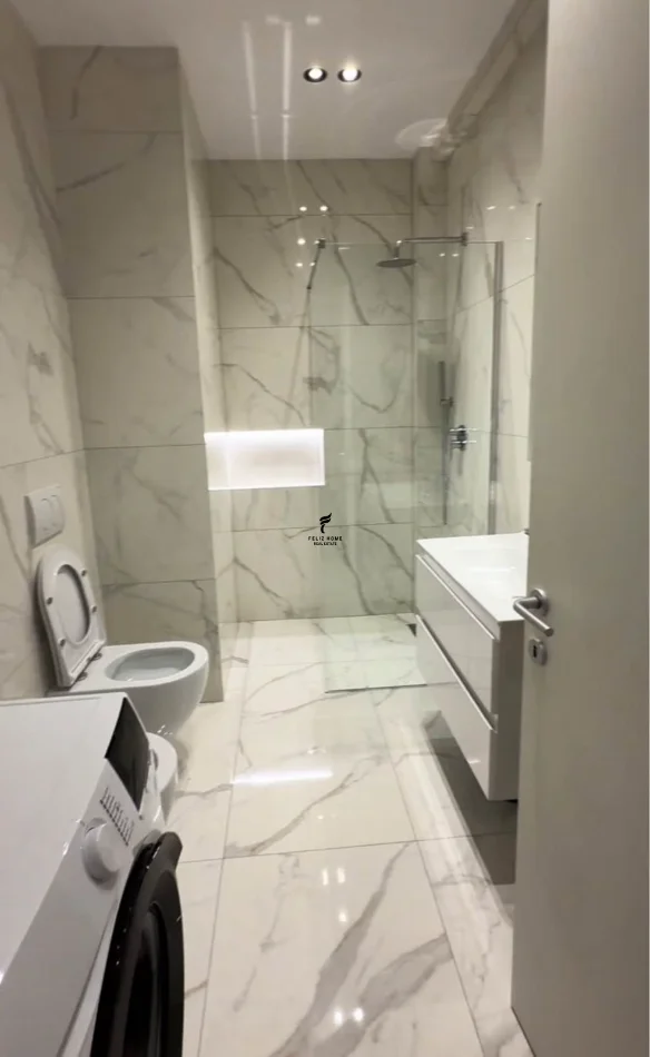 Tirane, affitto appartamento 1+1 al primo piano, 65 m², 600 € (STAZIONE DEL TRENO)