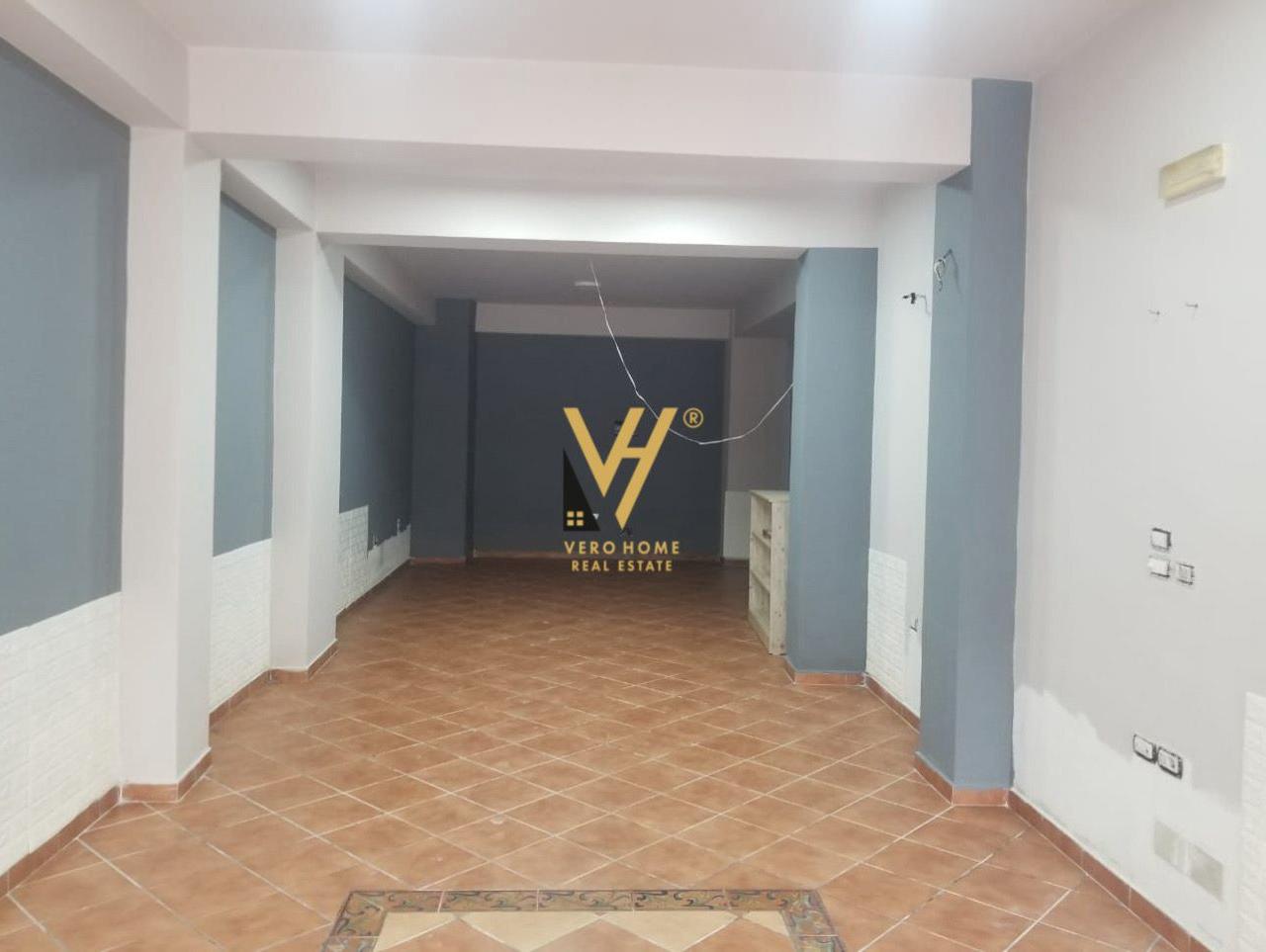 JEPET AMBIENT BIZNESI 65 M2 ME QERA TE RRUGA ELBASANIT 60.00