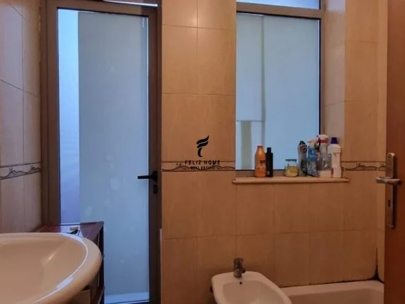 Tirane, affitto appartamento 2+1 Piano 1, 107 m² 580 € (COMUNE DI PARISIT)