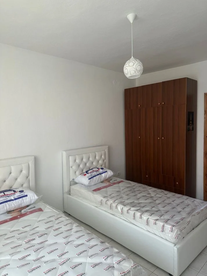 Tirane, jepet me qera 2+1 Kati 2, 100 m² 650 € (VASIL SHANTO)