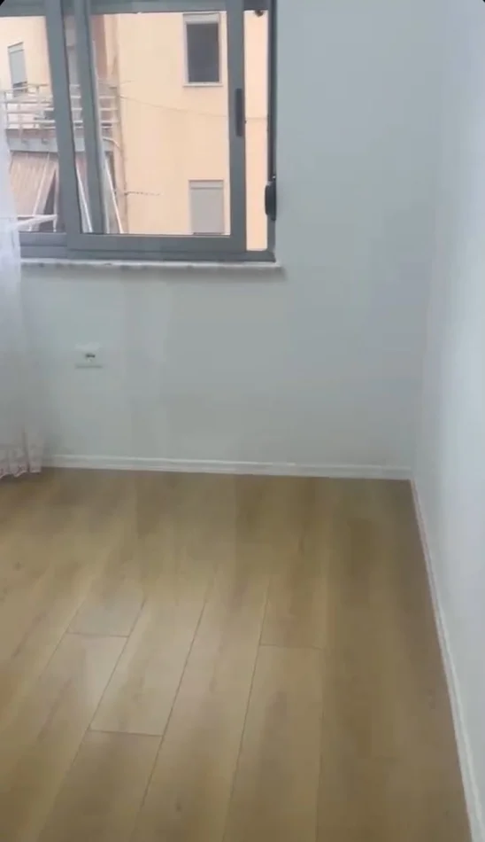 Tirane, shitet apartament 1+1 Kati 2, 35 m² 70.000 € (Fresku)