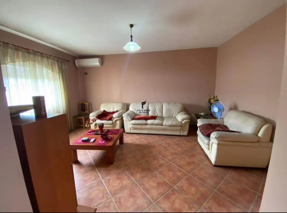 Tirane, jepet me qera apartament 3+1 Kati 5, 110 m² 550 € (BULEVARDI BAJRAM CURRI)