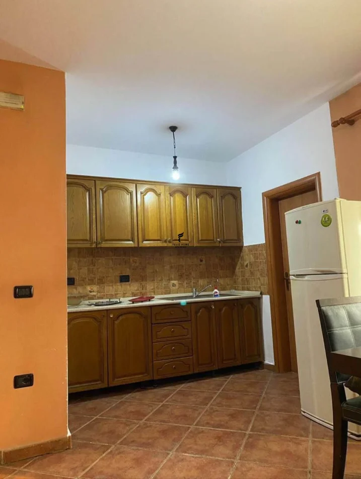 Tirane, affitto appartamento 3+1 Piano 5, 110 m² 550 € (BULEVARDI BAJRAM CURRI)