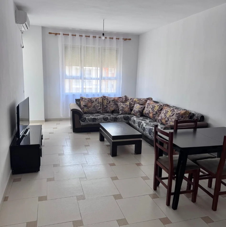 Tirane, jepet me qera 2+1 Kati 8, 70 m² 470 € (YZBERISHT)