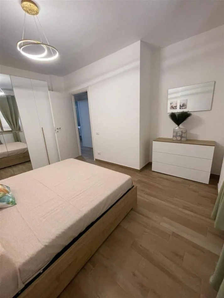 Tirane, affitto appartamento 2+1 Piano 2, 110 m² 1.100 € (LIMONE ARTIFICIALE)