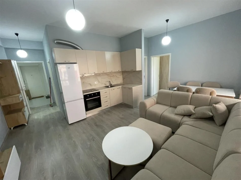 Tirane, affitto appartamento 2+1 Piano 3, 80 m² 500 € (ALI DEMI)
