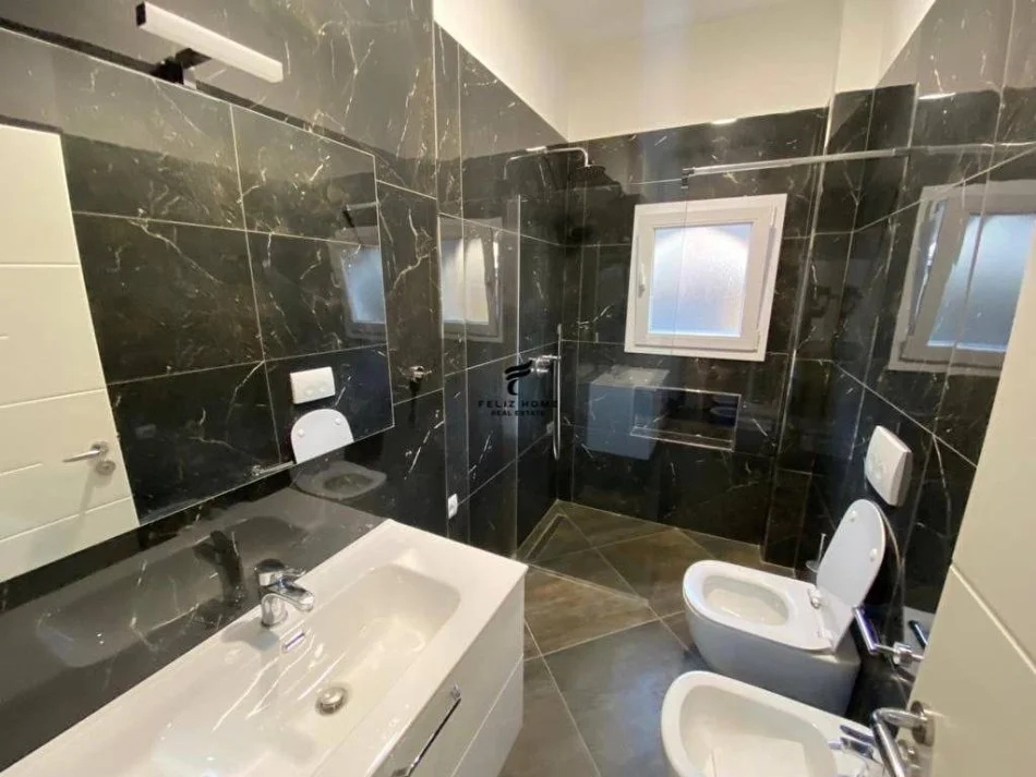 Tirane, affitto appartamento 2+1 al quarto piano, 70 m², 680 € (MYSLYM SHYRI)