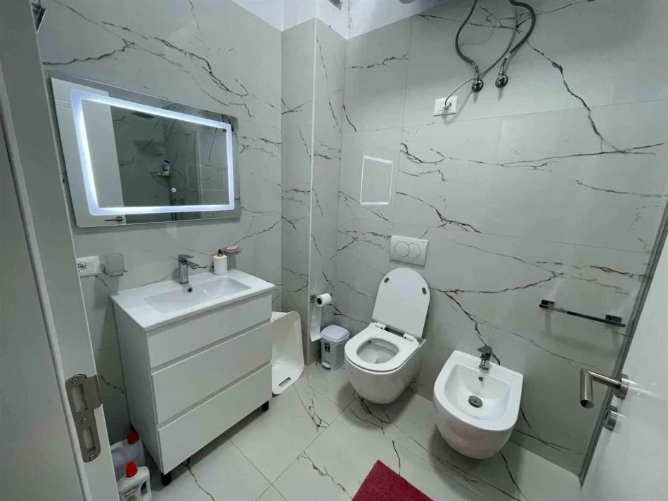 Tirane, affitto appartamento 2+1+Balcone Piano 1, 95 m² 800 € (IN VENDITA)