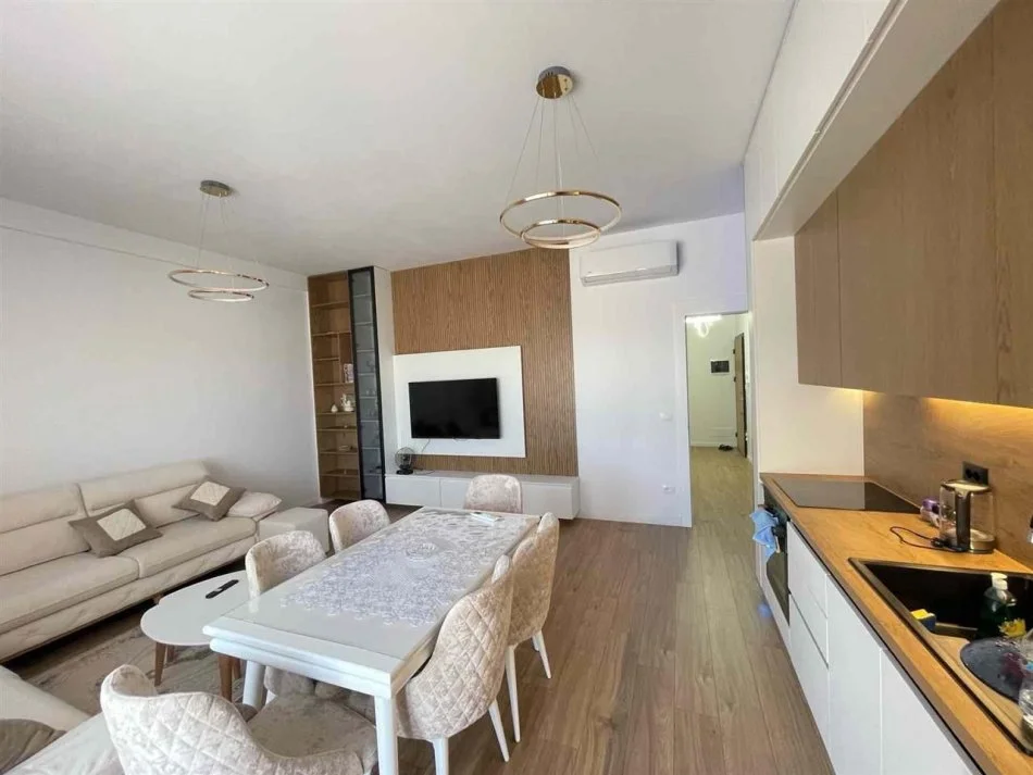 Tirane, affitto appartamento 2+1+Balcone Piano 1, 95 m² 800 € (IN VENDITA)