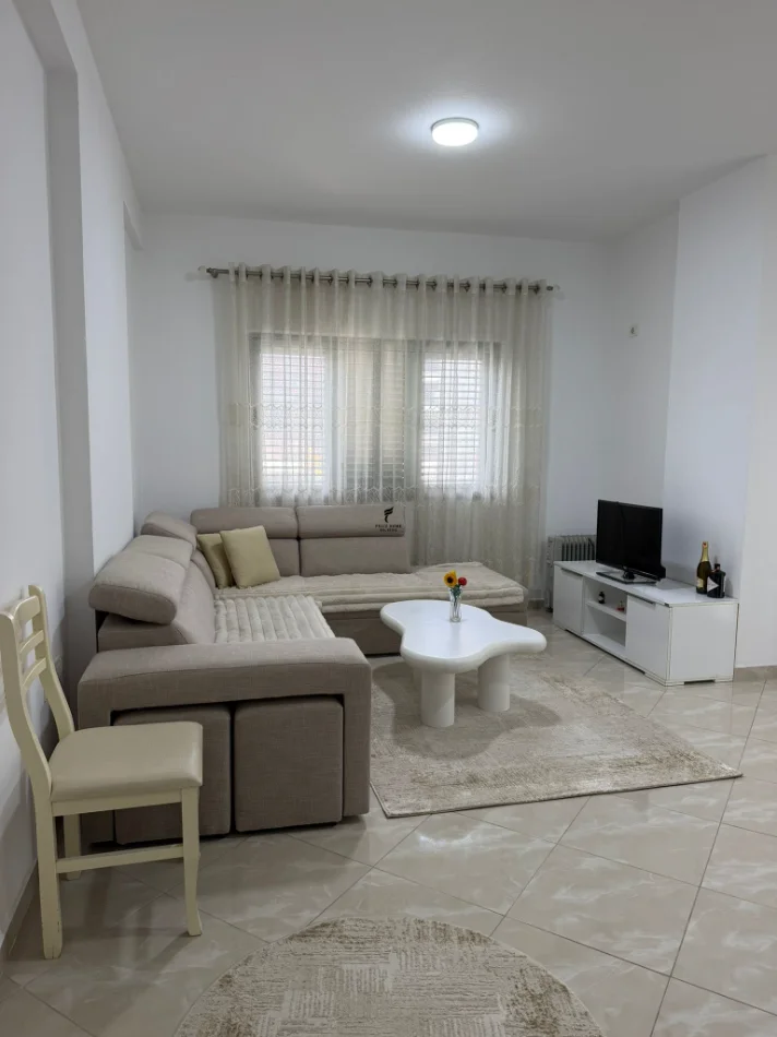 Tirane, jepet me qera apartament 2+1 , 98 m² 500 € (PASKUQAN)