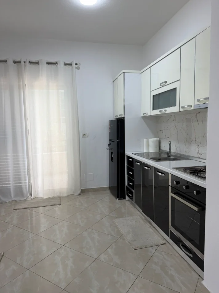 Tirane, affitto appartamento 2+1, 98 m², 500 € (PASKUQAN)