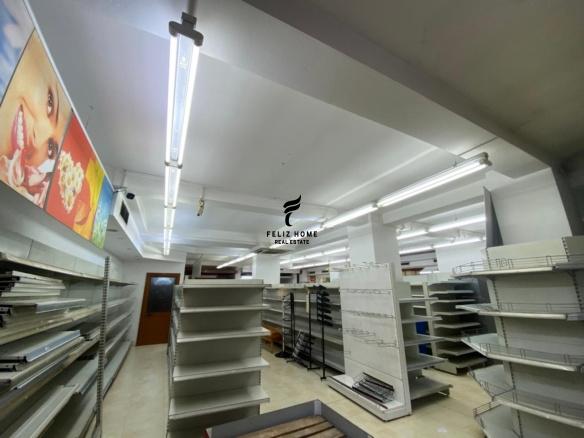 Negozio in affitto di 220 m² in via Frederik Shiroka - 3.300 euro
