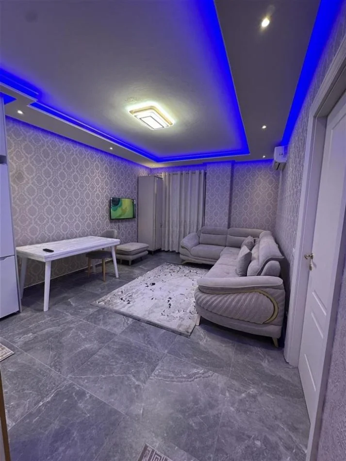 Tirane, jepet me qera apartament 1+1+Ballkon Kati 8, 70 m² 500 € (UNIVERS CITY)