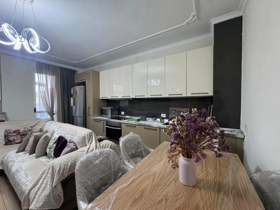 Tirane, Apartment for Rent, 3+1+Balcony, 3rd Floor, 100 m², 1,000 € (Bajram Curri Boulevard)