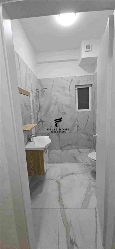 Tirana, appartamento in affitto 1+1 con balcone, piano 8, 69 m², 700 € (PAZARI I RI)
