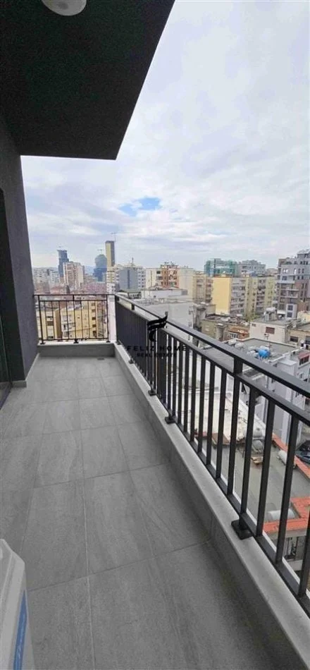Tirana, appartamento in affitto 1+1 con balcone, piano 8, 69 m², 700 € (PAZARI I RI)