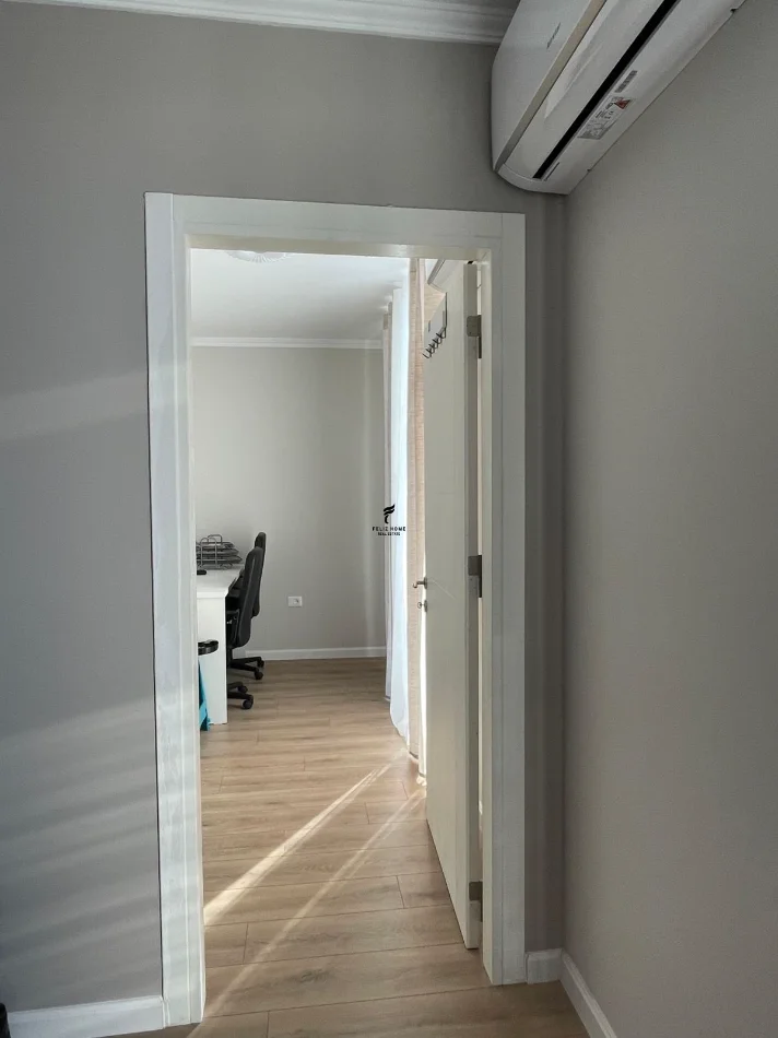 Tirane, affitto appartamento 1+1 al piano 4, 77 m² a 520 € (Yzberisht)