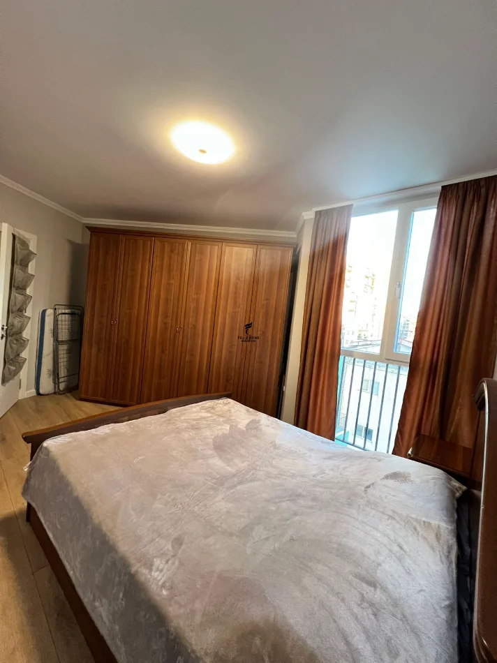 Tirane, affitto appartamento 1+1 al piano 4, 77 m² a 520 € (Yzberisht)