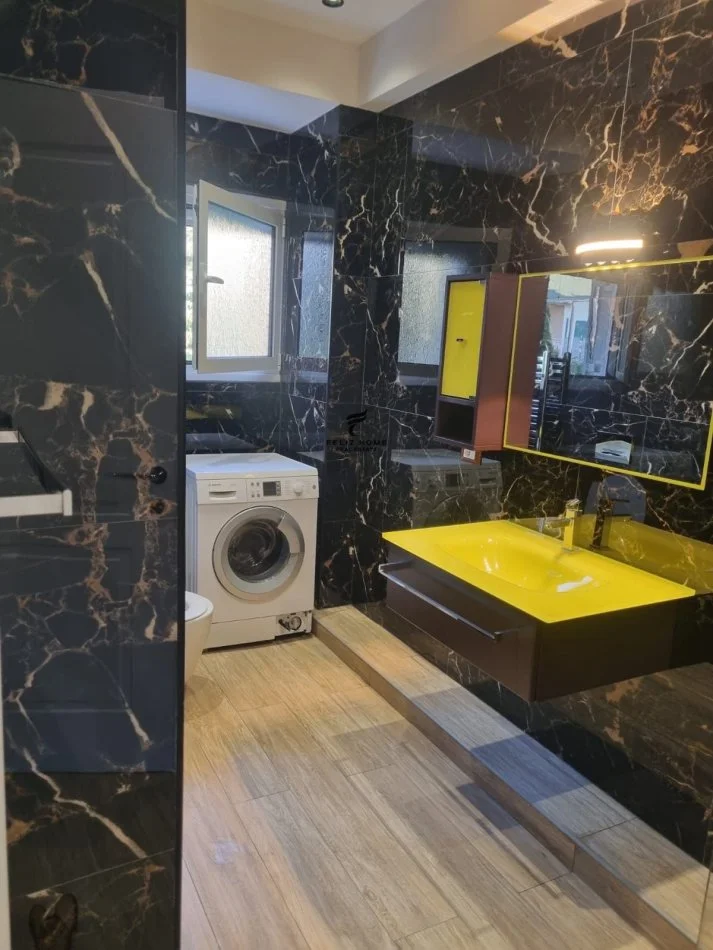Tirane, affitto appartamento 1+1 al terzo piano, 100 m², 600 € (SAUK)