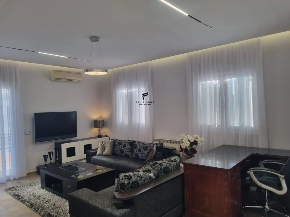 Tirane, jepet me qera apartament 1+1 Kati 3, 100 m² 600 € (SAUK)