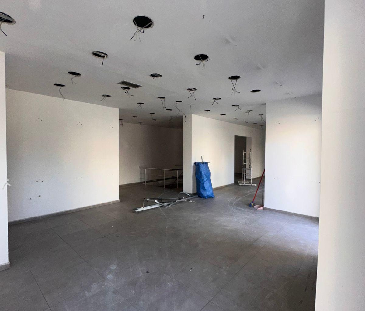 Negozio con piano terra di 306 m2 in blocco, 800.000 LEKE