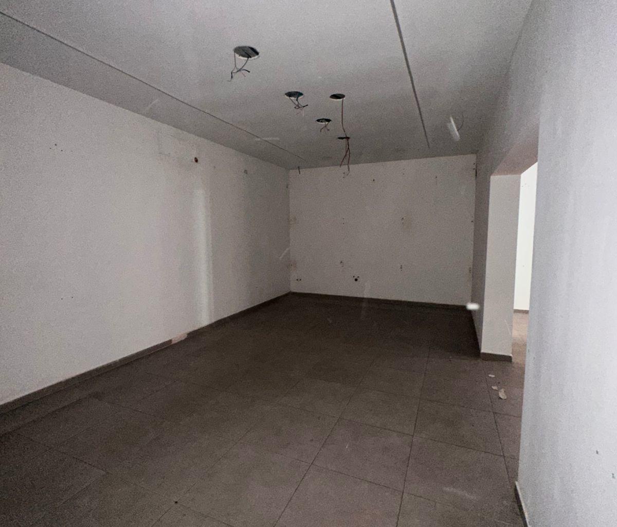 Negozio con piano terra di 306 m2 in blocco, 800.000 LEKE
