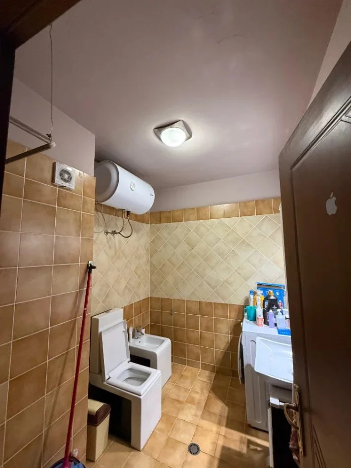 Tirana, 2+1 Apartment for Rent, 5th Floor, 75 m², 600 € (Rruga e Kavajës)