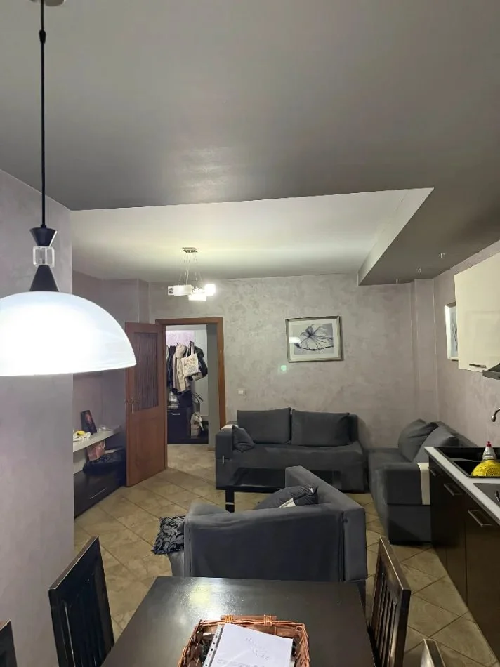 Tirana, 2+1 Apartment for Rent, 5th Floor, 75 m², 600 € (Rruga e Kavajës)
