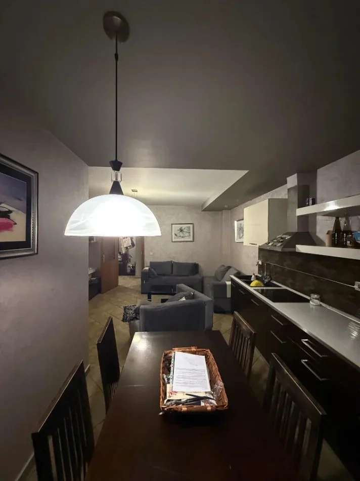 Tirane, jepet me qera apartament 2+1 Kati 5, 75 m² 600 € (Rruga e Kavajës)