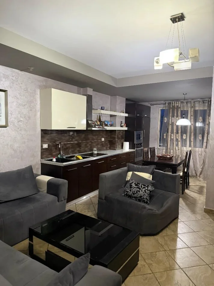 Tirana, 2+1 Apartment for Rent, 5th Floor, 75 m², 600 € (Rruga e Kavajës)